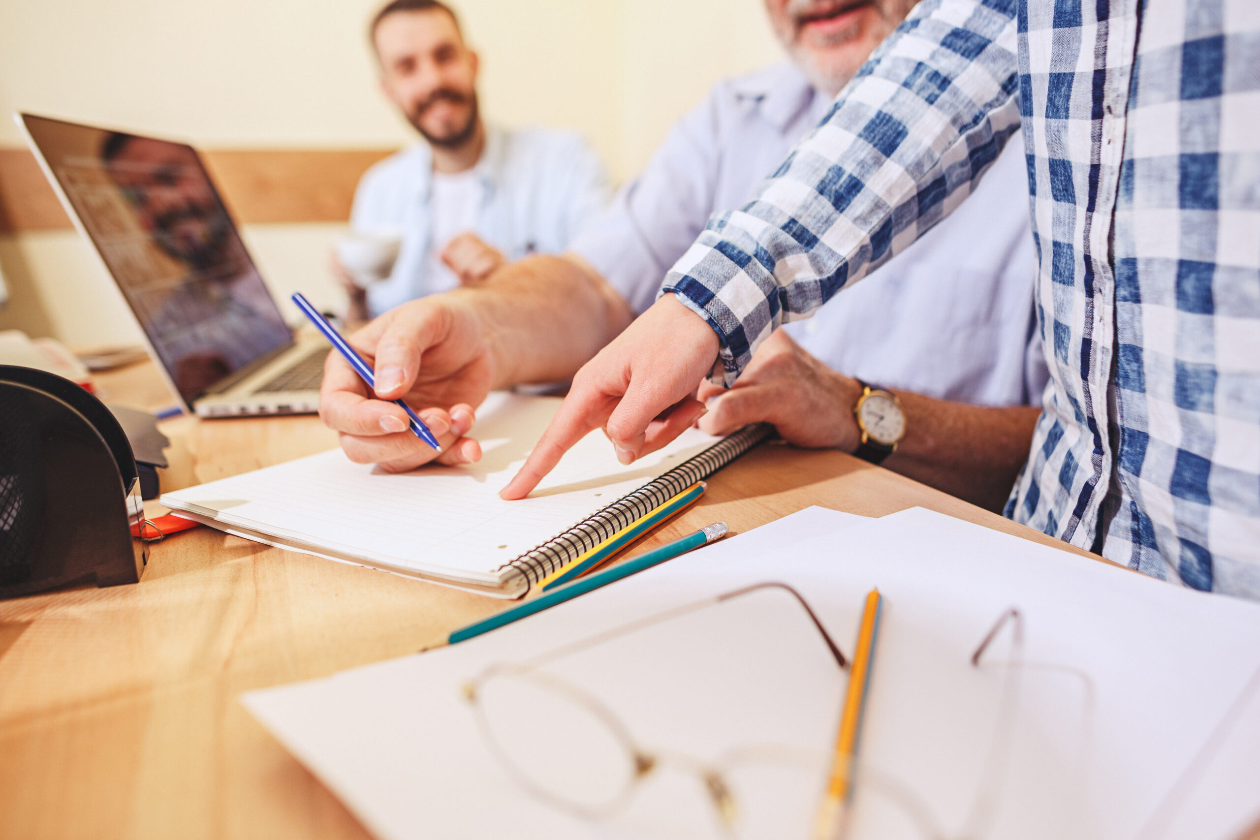 team-job-photo-young-businessmans-working-with-new-project-in-office-scaled.jpg team-job-photo-young-businessmans-working-with-new-project-in-office-scaled.jpg
